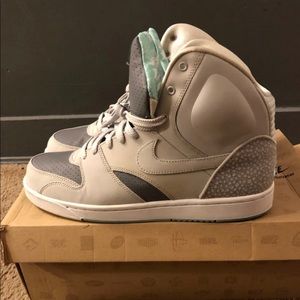 Nike Rt1 High Sz(10.5)